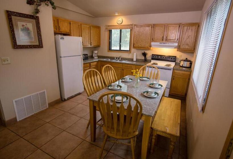 فندق Lewis & Clark Resort