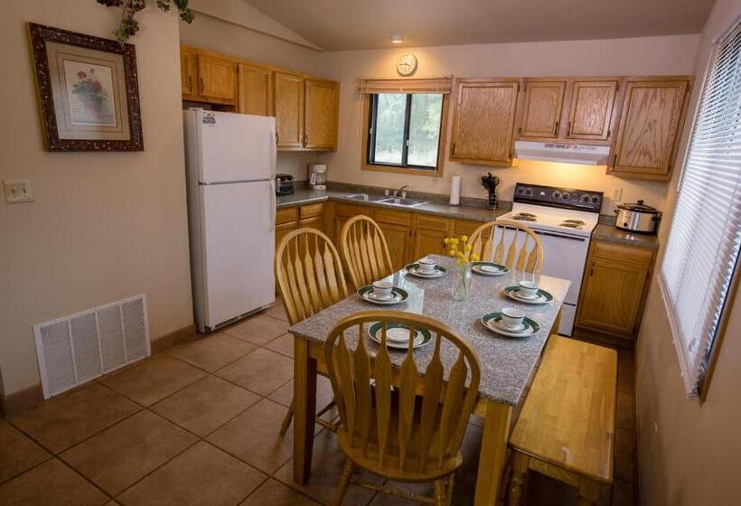 فندق Lewis & Clark Resort