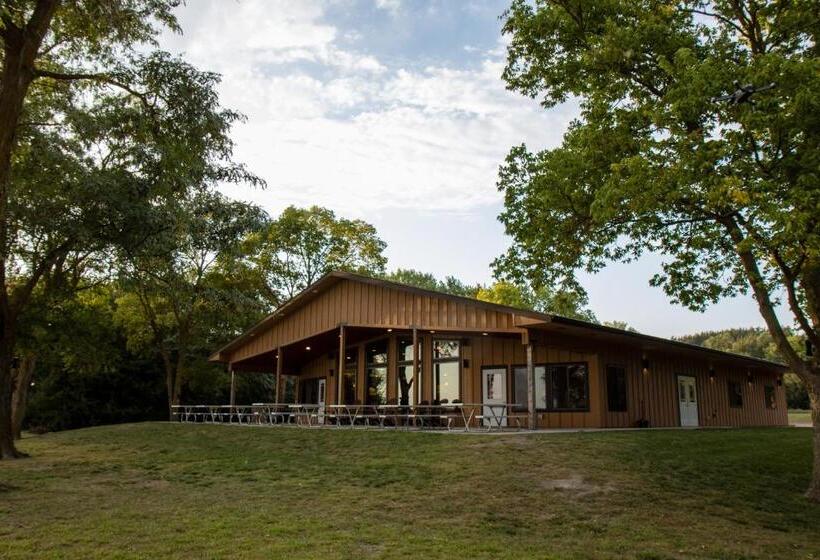 فندق Lewis & Clark Resort