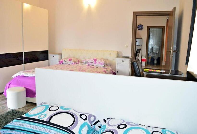 Apartments Ante 1306