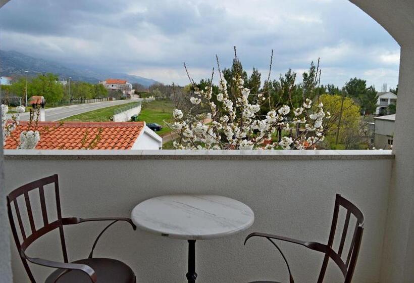 Apartments Ante 1306