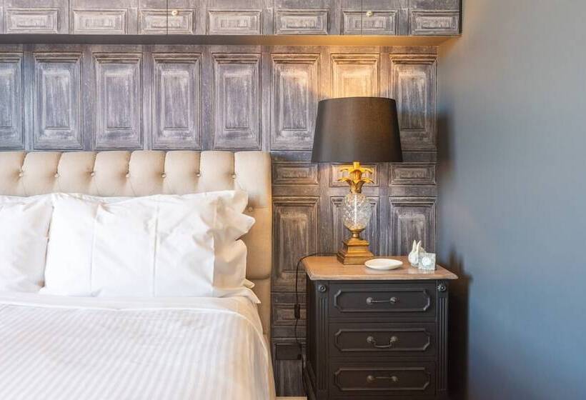 Modern 1 Bedroom Apartment In The Italian Forum