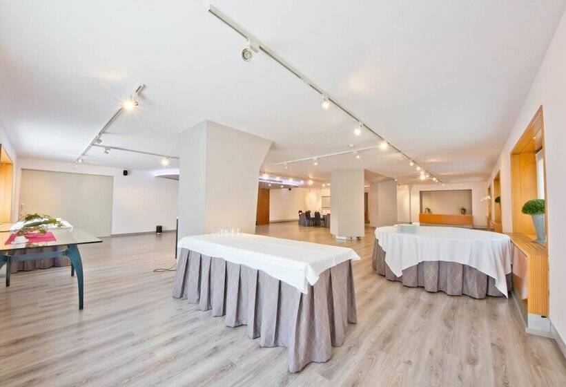 Aparthotel Atenea Valles