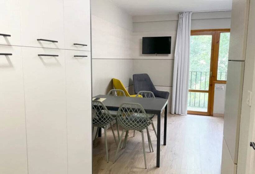 Apartamentos Midi 3000