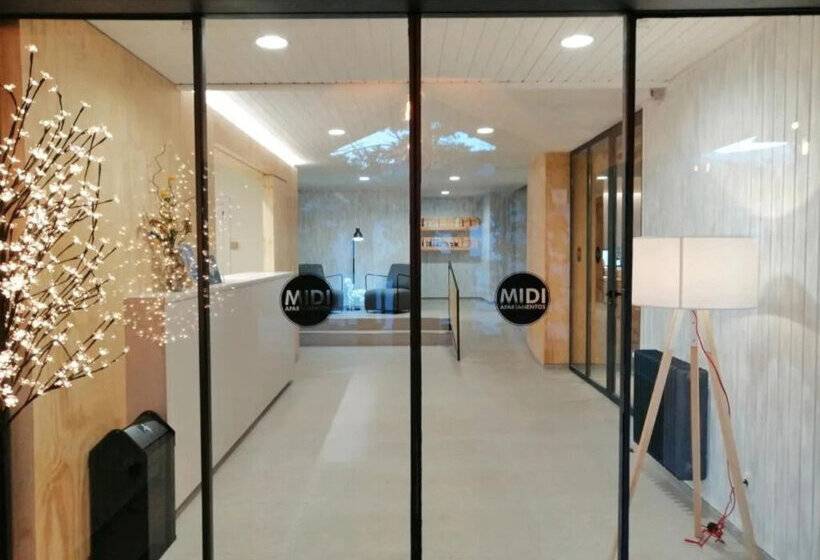 Apartamentos Midi 3000