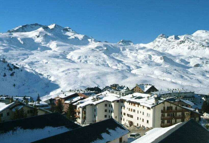 Apartamentos Midi 3000