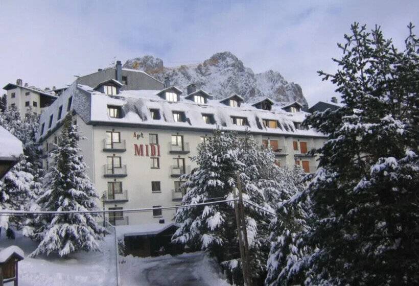 Apartamentos Midi 3000