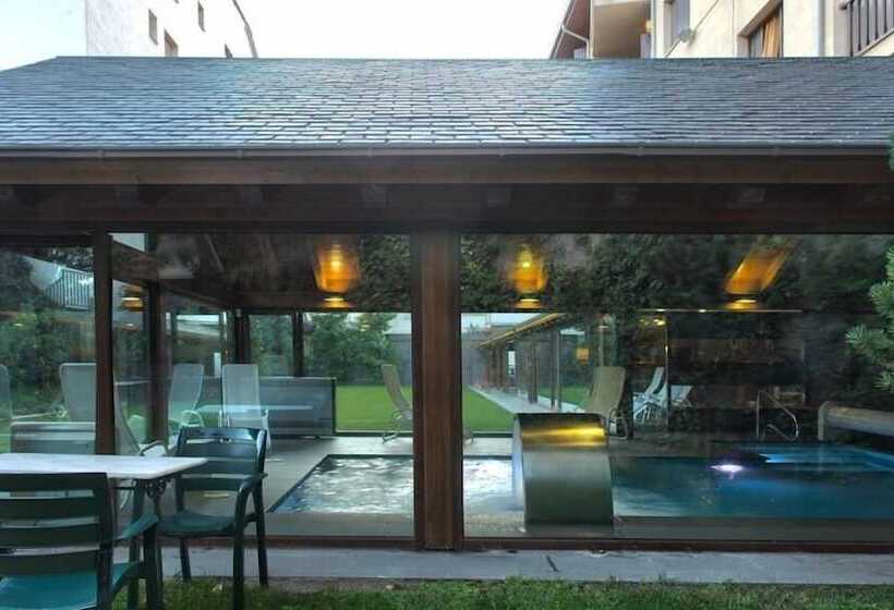 Apartamentos Pessets Adelaida