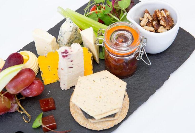 Applegarth Villa Hotel & Restaurant