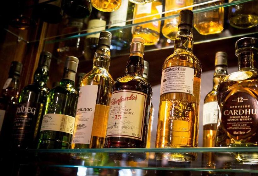 Applegarth Villa Hotel & Restaurant