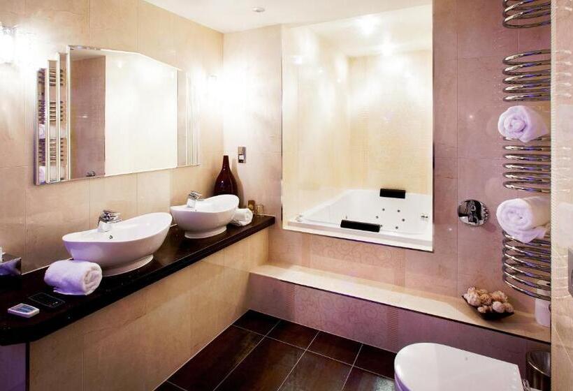 Applegarth Villa Hotel & Restaurant