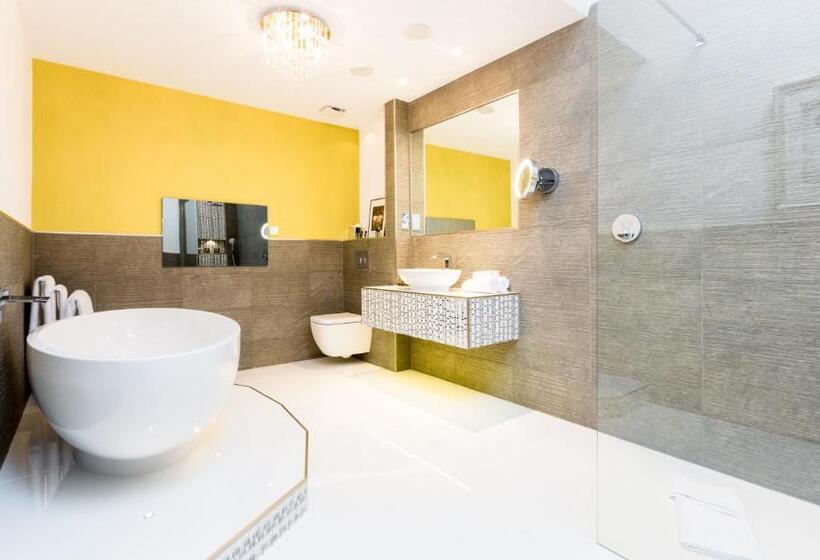 Applegarth Villa Hotel & Restaurant