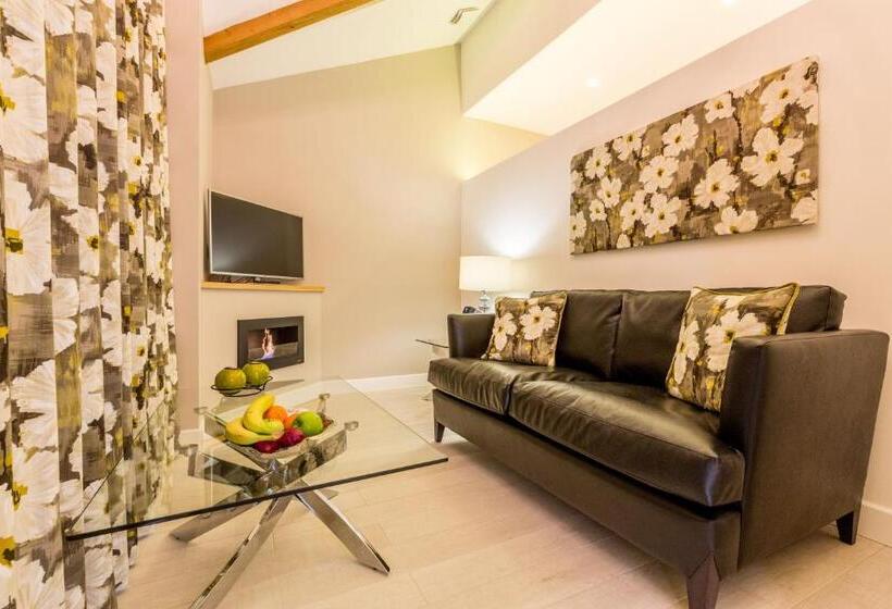 Applegarth Villa Hotel & Restaurant