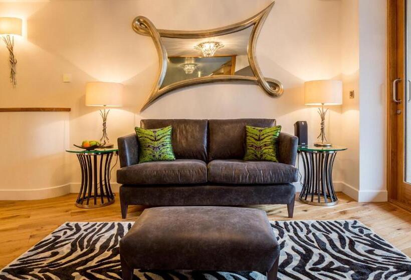 Applegarth Villa Hotel & Restaurant