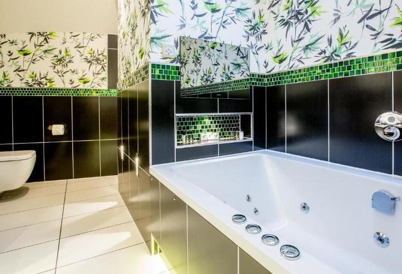 Applegarth Villa Hotel & Restaurant