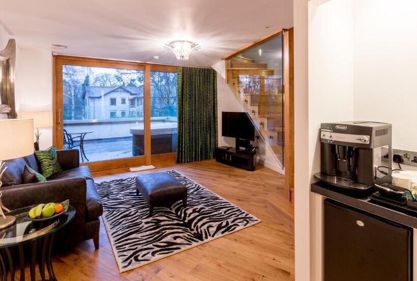 Applegarth Villa Hotel & Restaurant