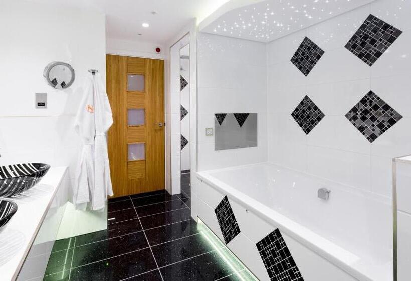 Applegarth Villa Hotel & Restaurant