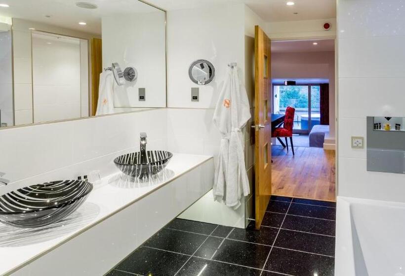 Applegarth Villa Hotel & Restaurant