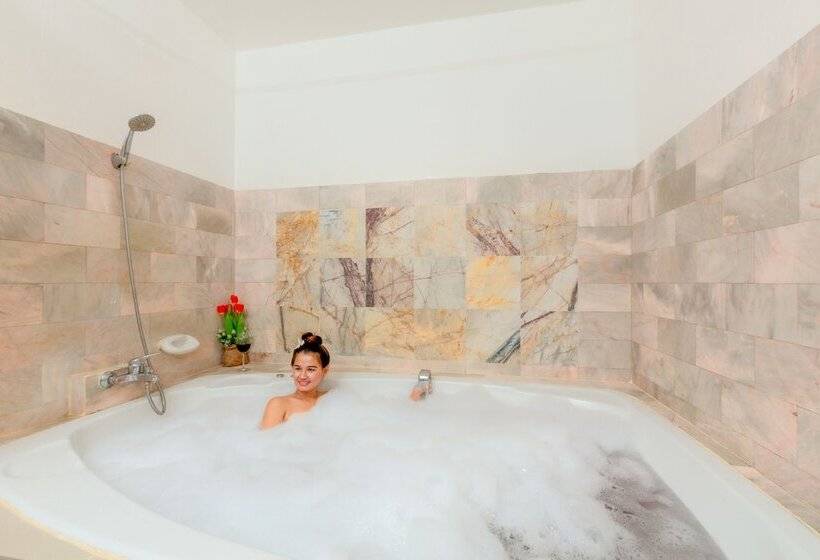 Club Bamboo Boutique Patong Beach Resort