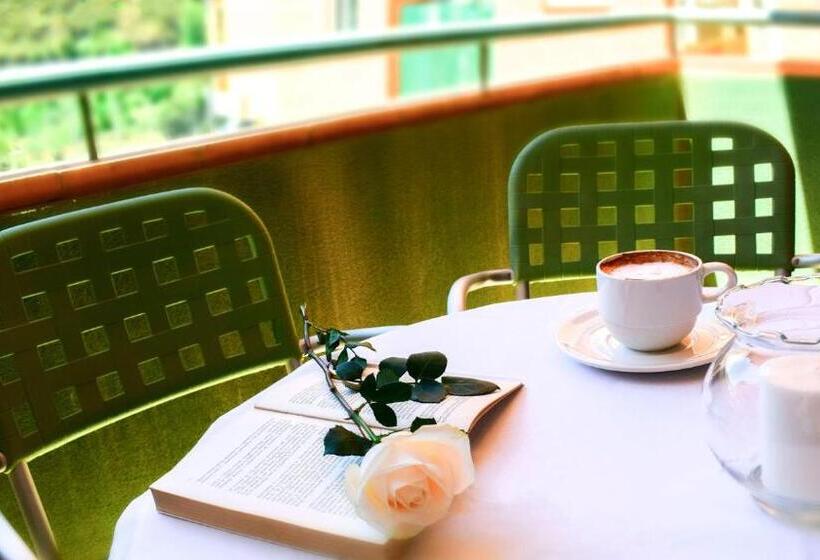 مسافرخانه Albero