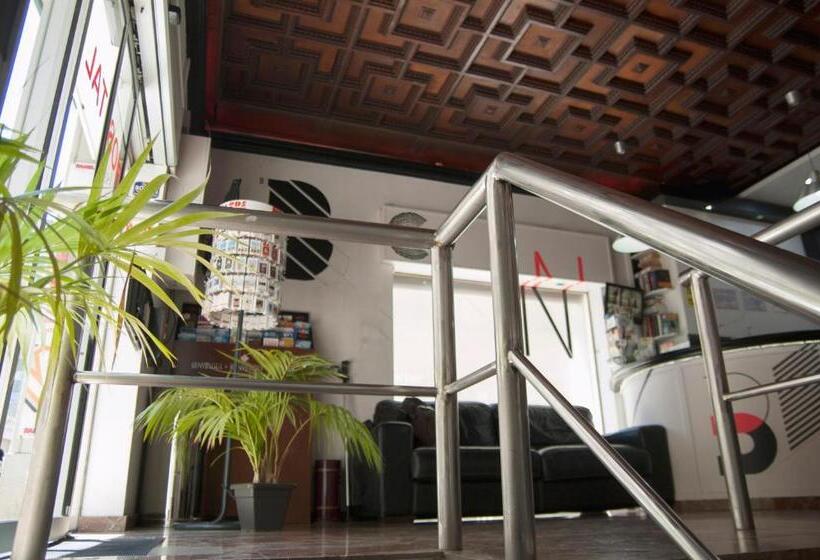 مسافرخانه Be Ramblas Guest House