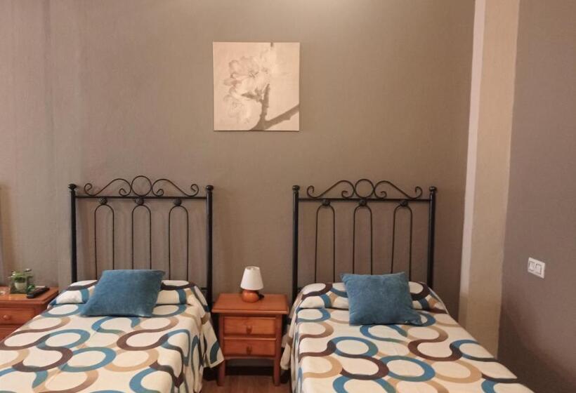 فندق فئة نجمة واحدة Hospedaje Don Pelayo