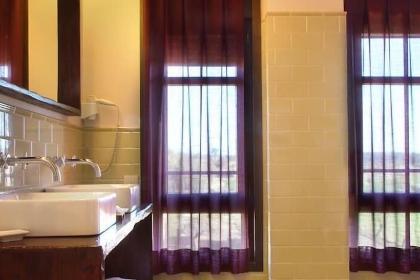 פונדק Hostería De Guara