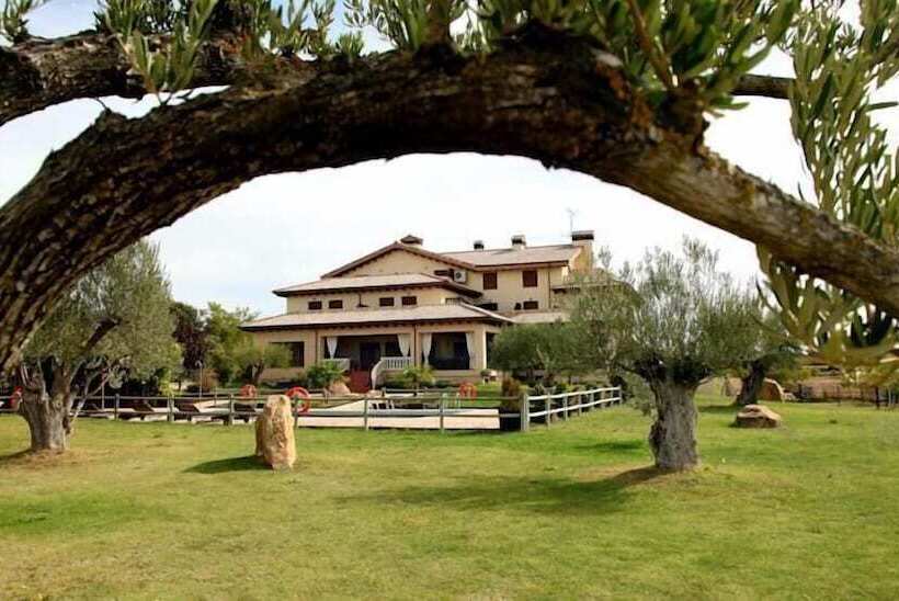 פונדק Hostería De Guara