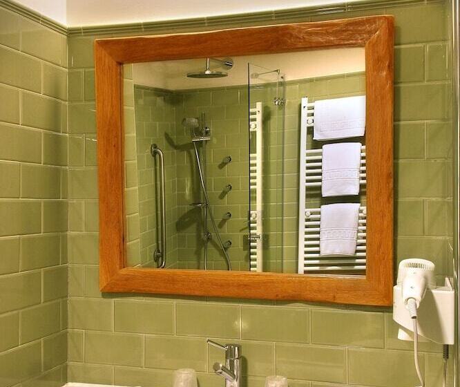 פונדק Hostería De Guara