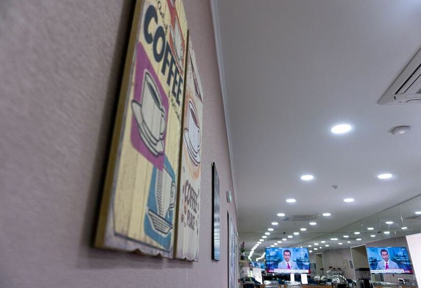 مسافرخانه Residencial Do Areeiro