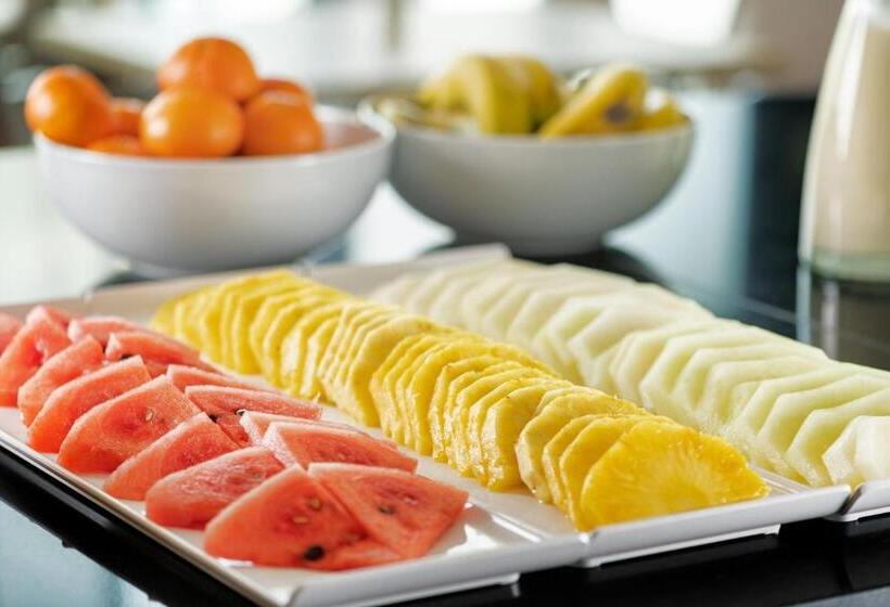 Ac Hotel Alcalá De Henares By Marriott