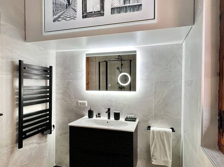 هتل Almunia De San Miguel