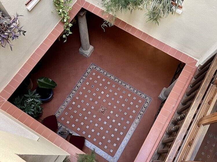 هتل Almunia De San Miguel