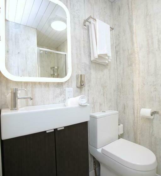 בית מלון כפרי Ambassador