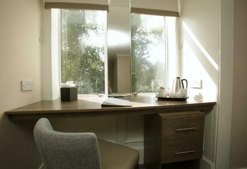 בית מלון כפרי Ambassador