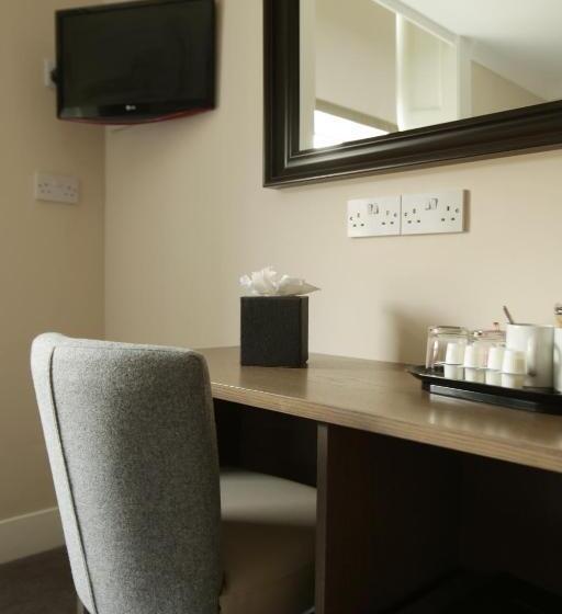 בית מלון כפרי Ambassador