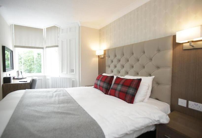 בית מלון כפרי Ambassador