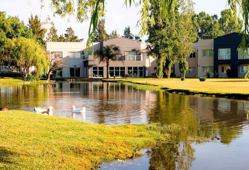 Отель Wyndham Garden Campana