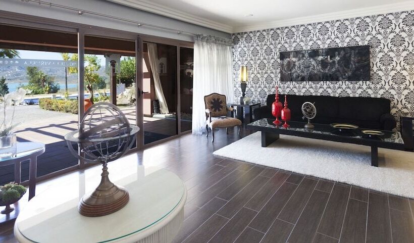 B Bou Hotel La Viñuela & Spa