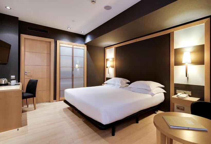 هتل Barcelona Universal