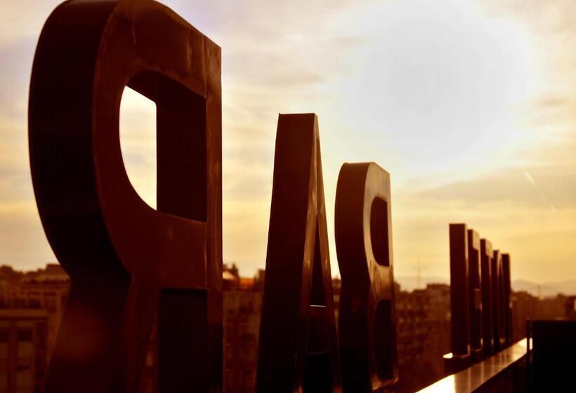 هتل Barcelona Universal