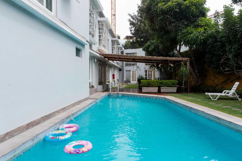 Отель Basadre Suites