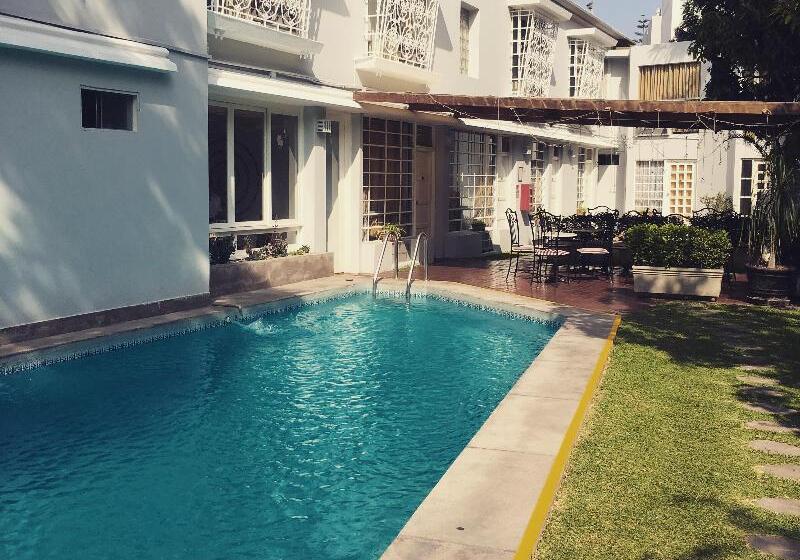 Отель Basadre Suites