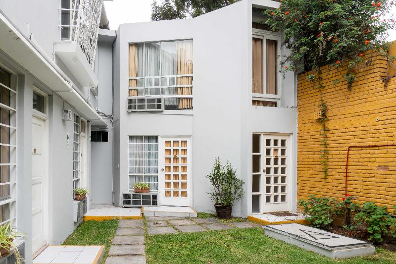 Отель Basadre Suites