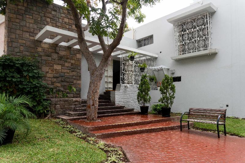 Отель Basadre Suites