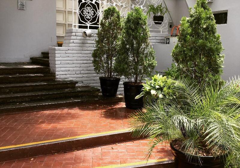 Отель Basadre Suites