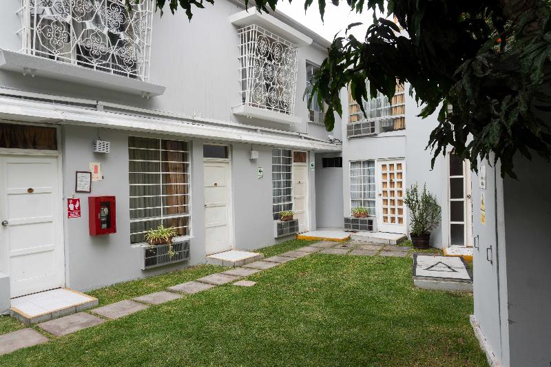 Отель Basadre Suites