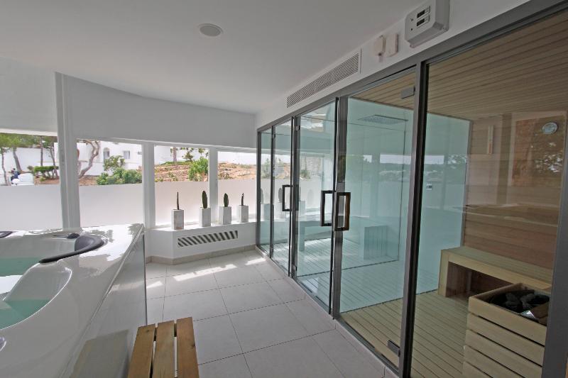 Bg Hotel Portinatx Beach Club