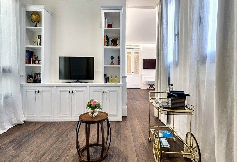 Boutique Hotel H10 Villa de La Reina