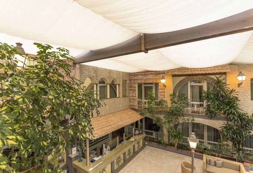 هتل Castell Blanc